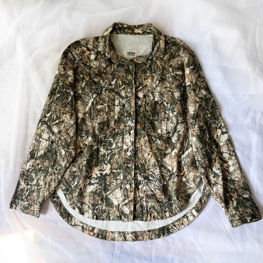 Denim Obsessed Womens L Realtree Camo Snap Button Shacket Hunting
